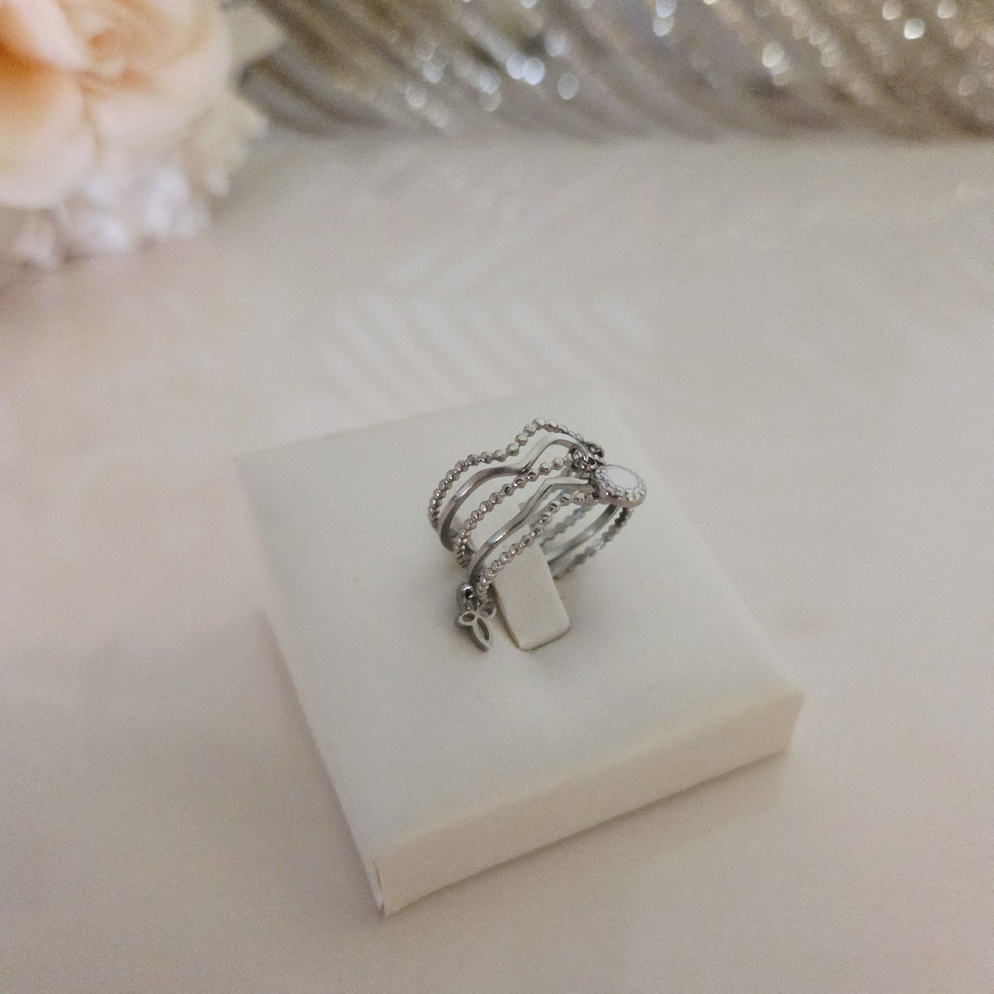 Bague argentée multi-anneaux avec pendentif – Acier inoxydable