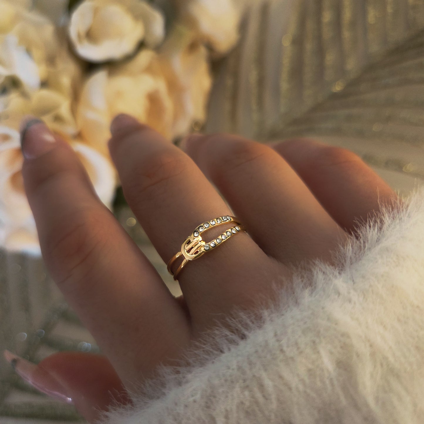 Bague dorée en acier inoxydable avec zircons étincelants