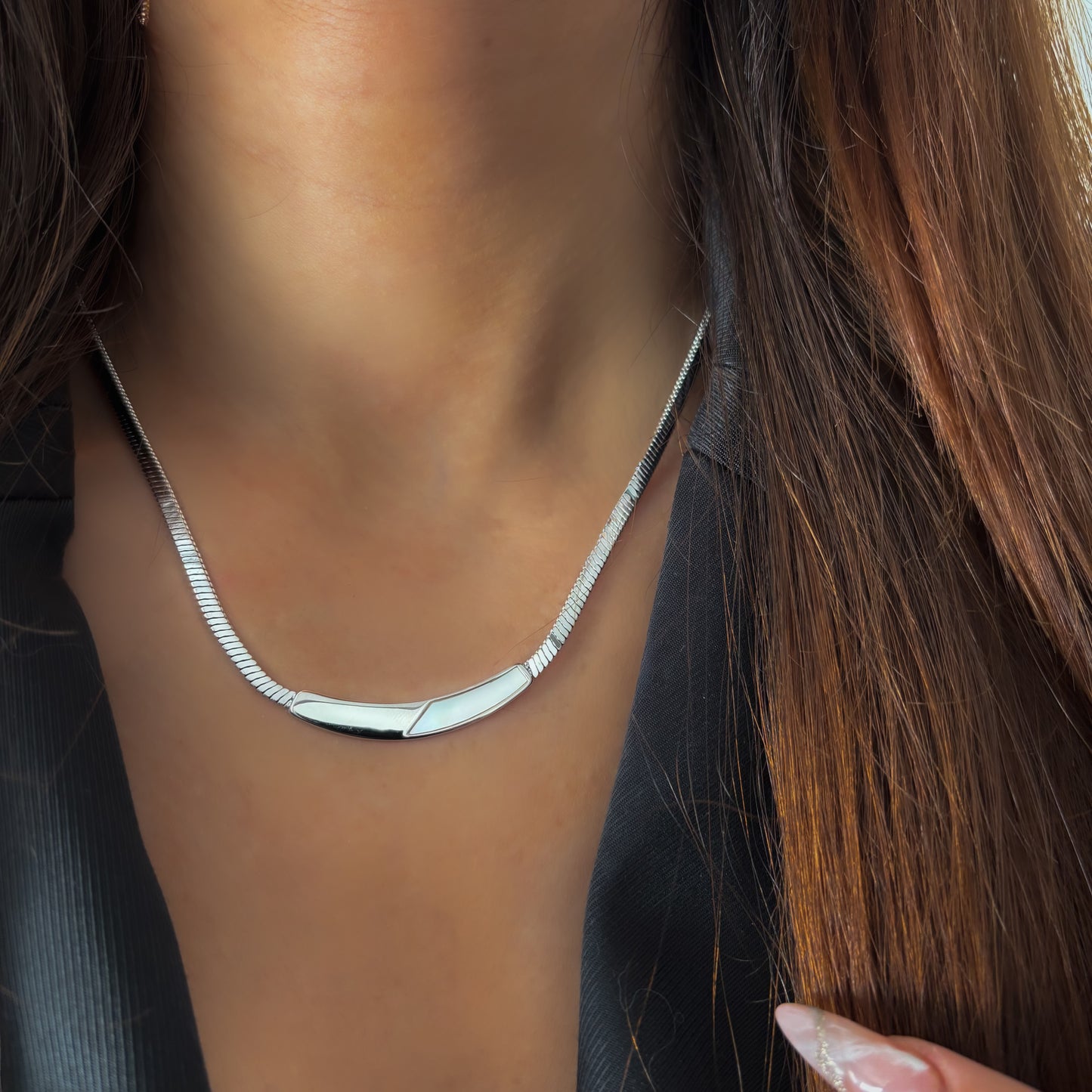 Collier argenté lisse et épuré en acier inoxydable brillant