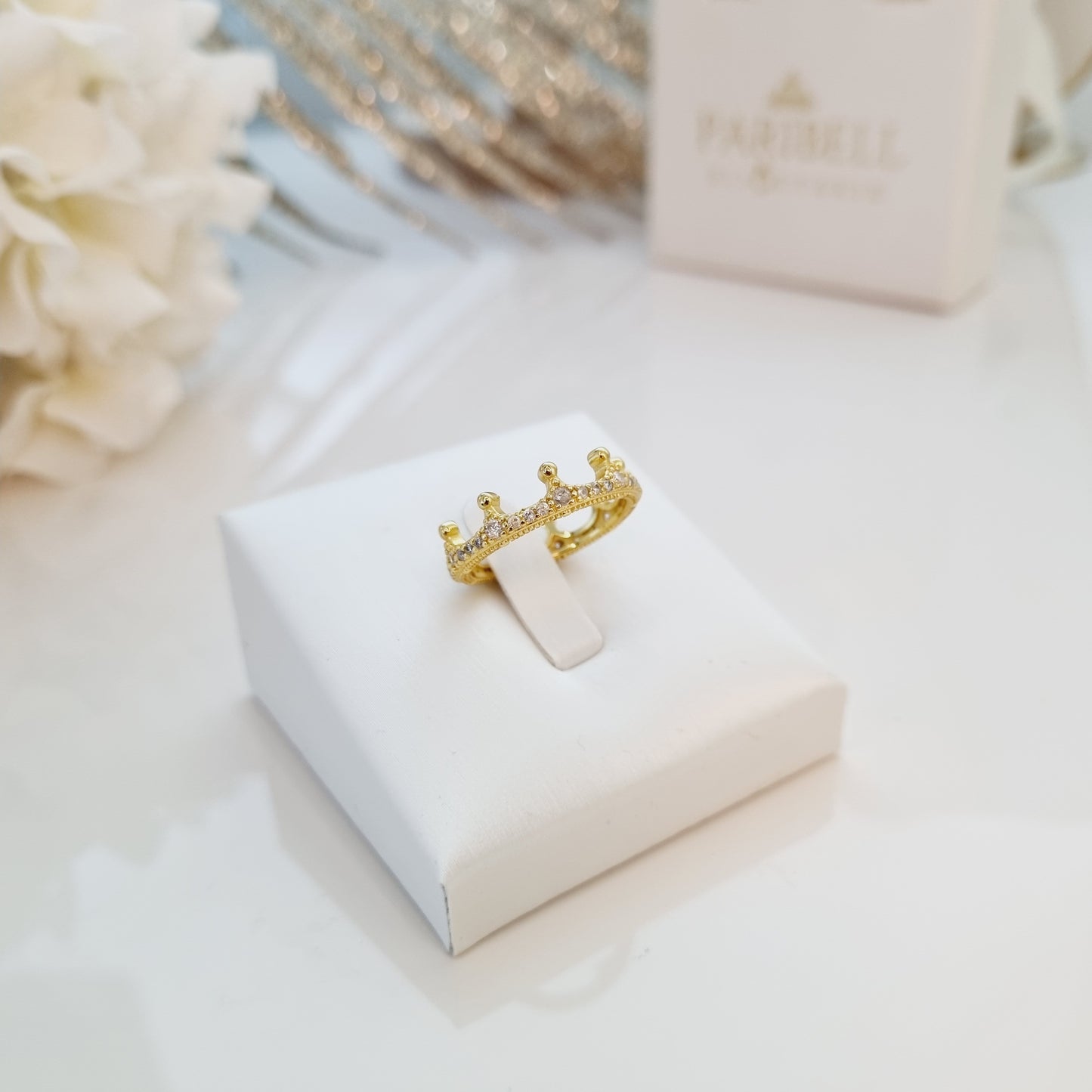 Bague couronne en argent sterling et placage or pour femmes. Idéal comme idée cadeau Saint Valentin. Cadeau réussi à coup sur, à offrir ou se faire plaisir.