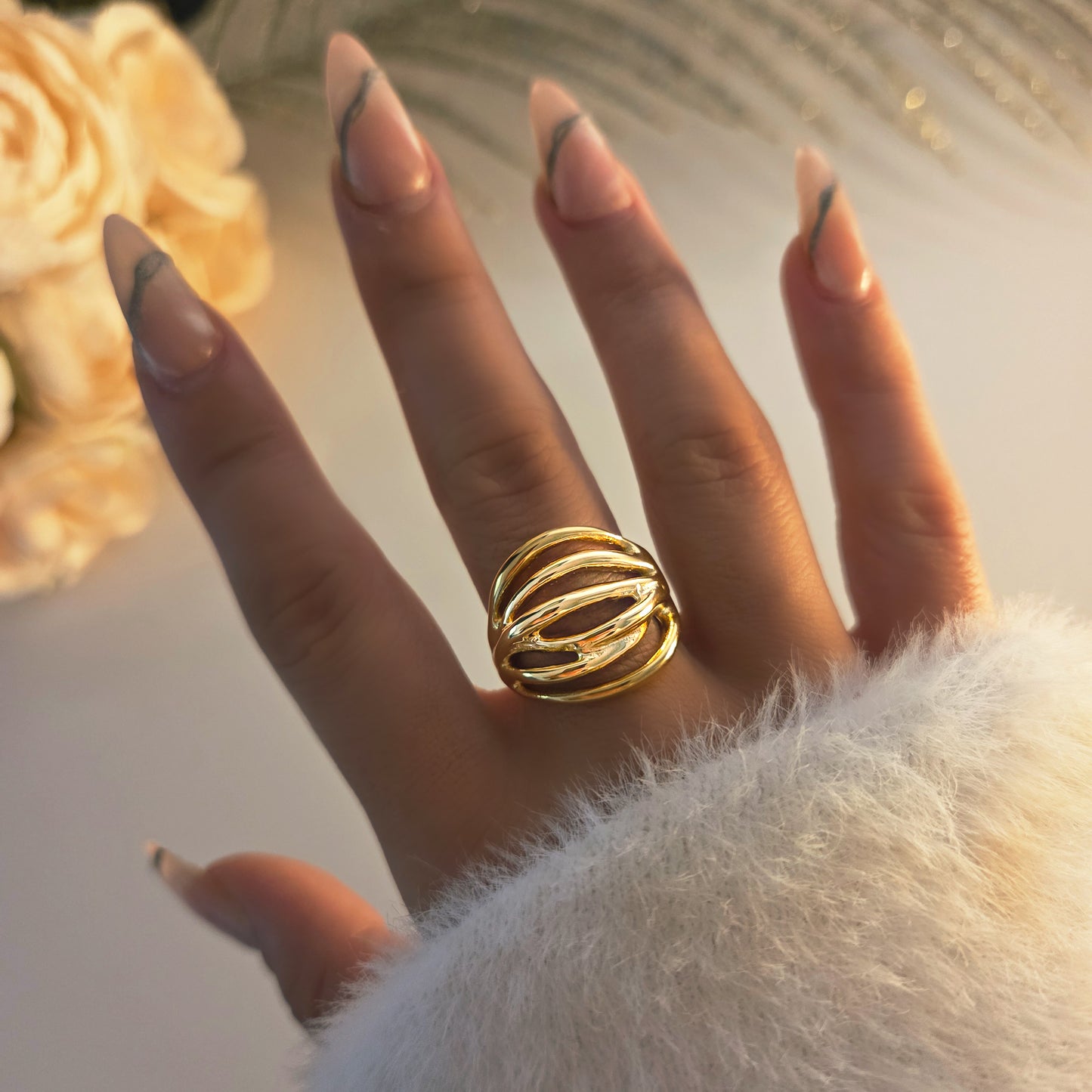 Bague dorée ajourée – Élégance moderne et audacieuse
