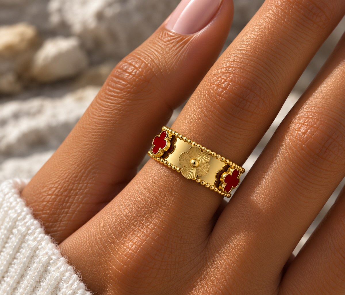 Bague dorée fleur centrale et motifs floraux rouges en acier inoxydable