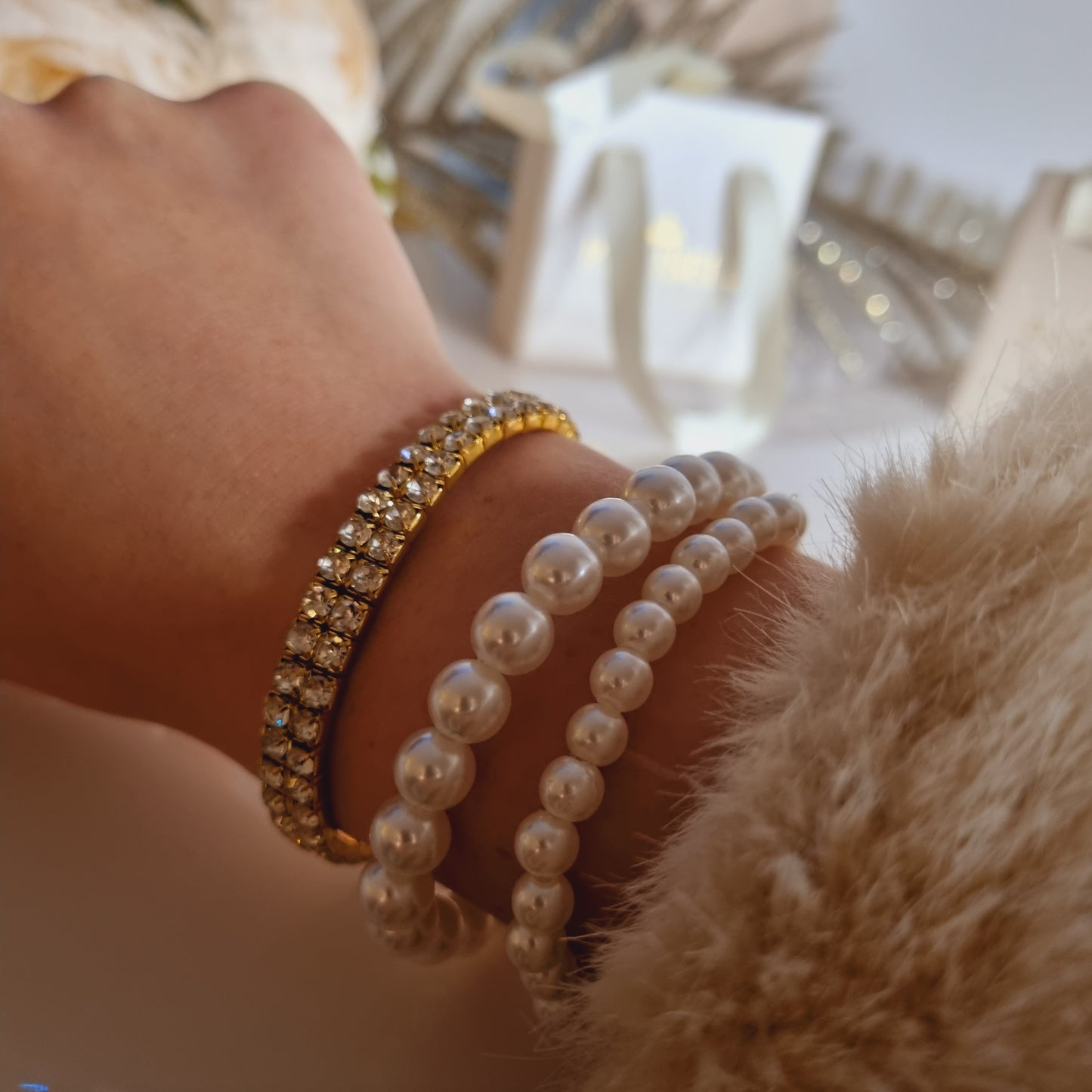 Bracelet Lyssandra en perles blanches ajustable pour femmes