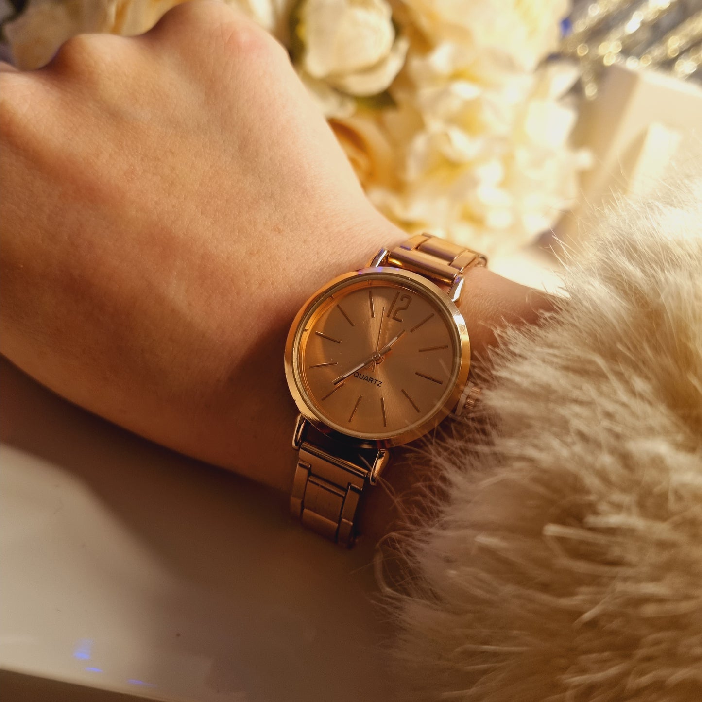 Montre rose gold en acier inoxydable pour femme, modèle Seraly, design raffiné et moderne