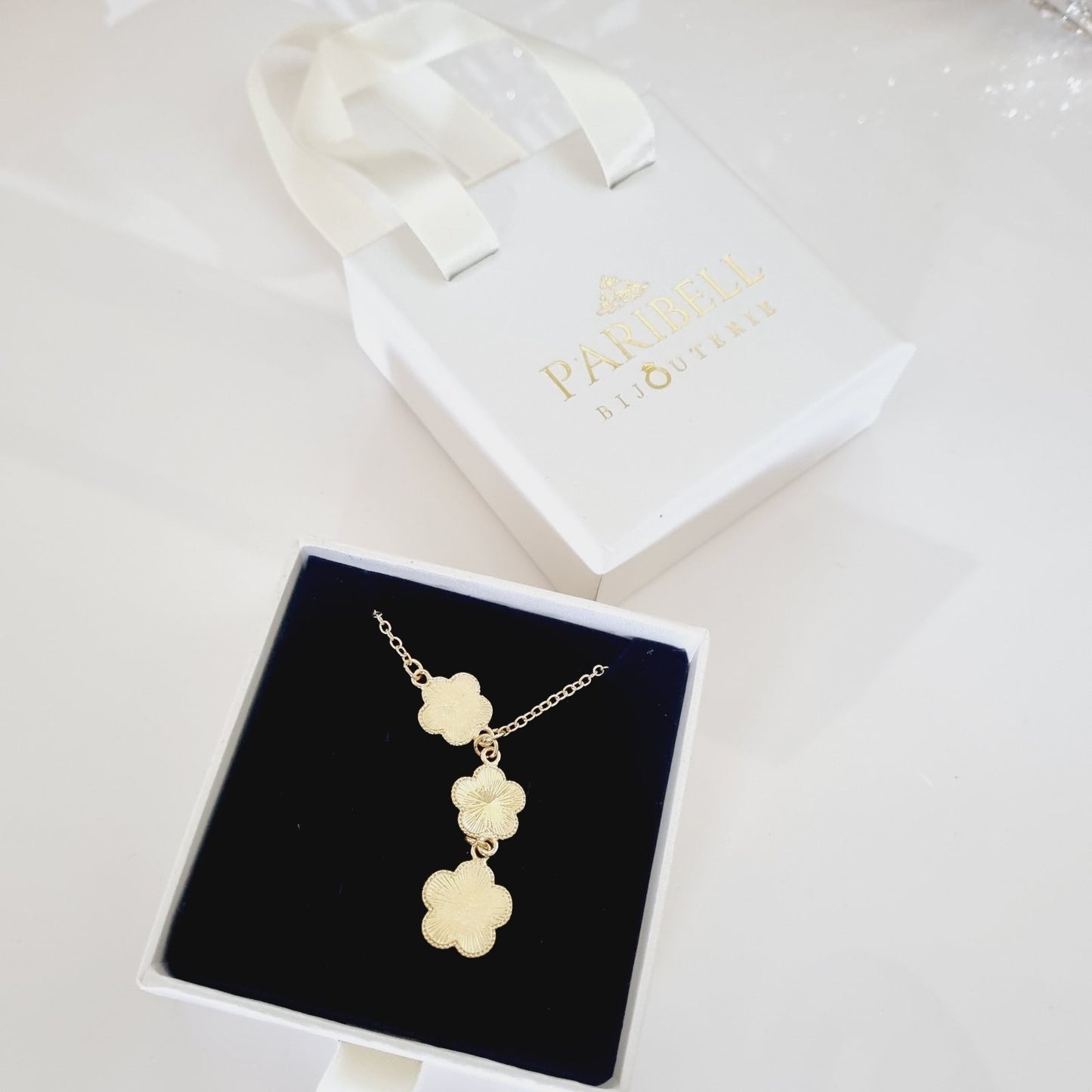 Collier sautoir doré avec 3 fleurs pour femmes, sans sa bopite cadeau