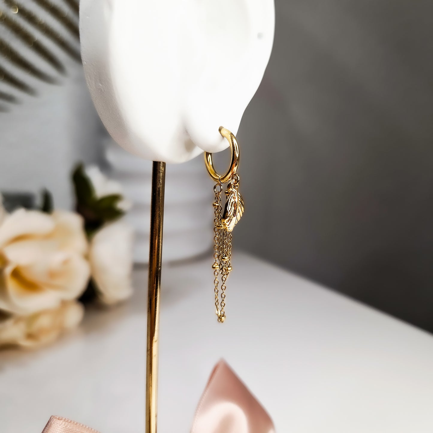 Boucles d’oreilles dorées chaîne et feuille – Acier inoxydable élégant et raffiné