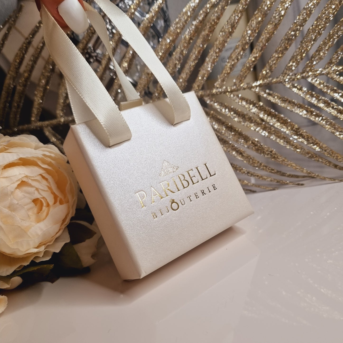 Ecrin cadeau de bijoux, offert gratuitement pour chaque commande. Idéal pour idée cadeau Saint Valentin