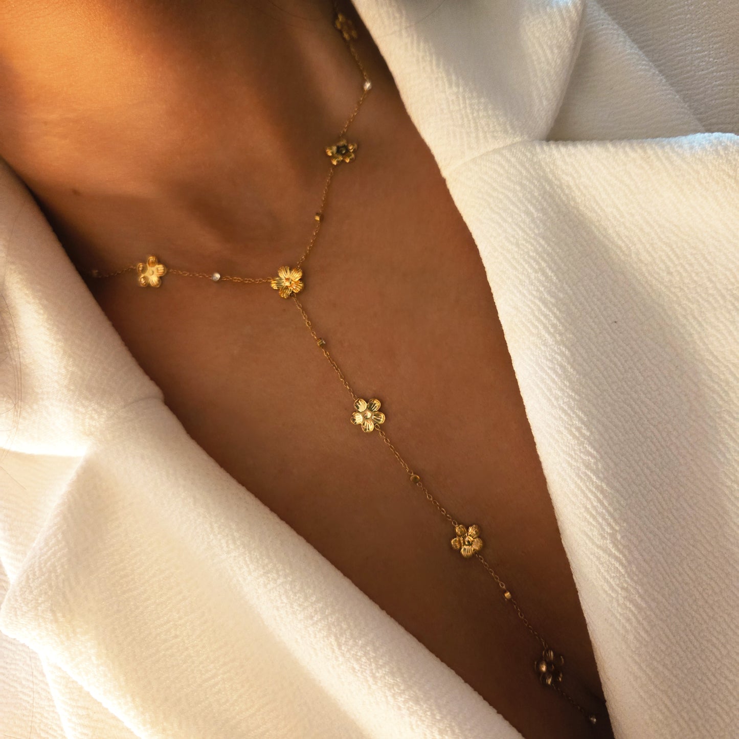 Collier de corps doré à fleurs – vue principale
