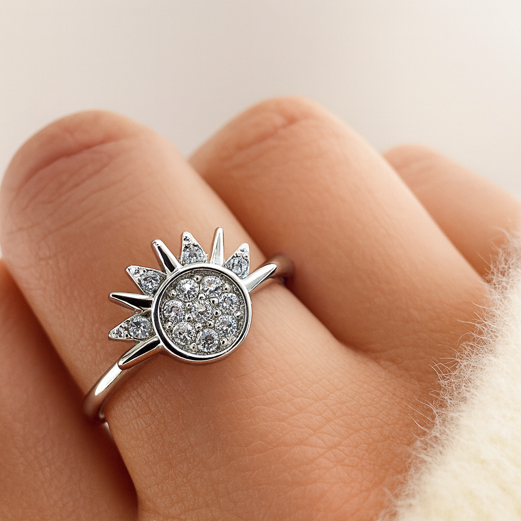 Bague dorée en acier inoxydable – Soleil et Lune sertie d’éclats scintillants