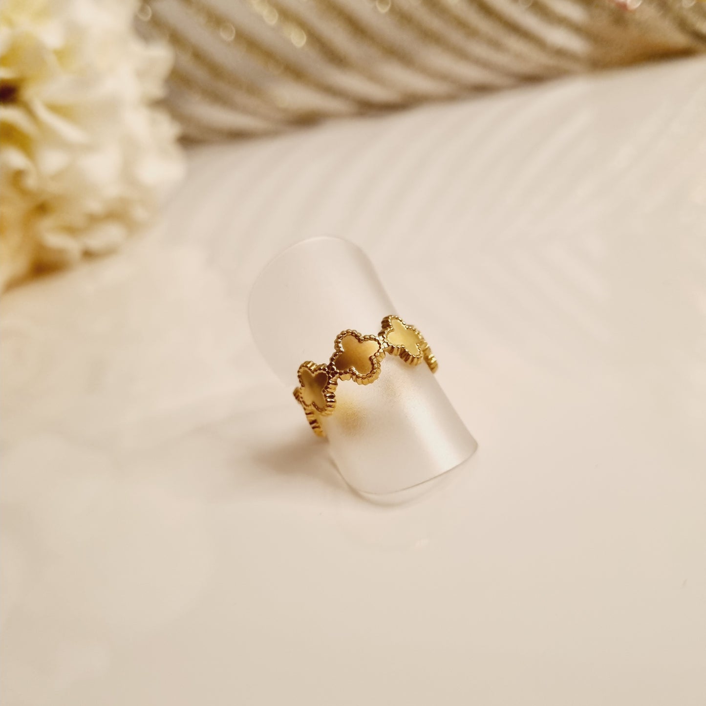 - bague trèfle à 4 feuilles - bague en acier doré - bague ajustable en acier inoxydable - bijou tendance - bague porte-bonheur