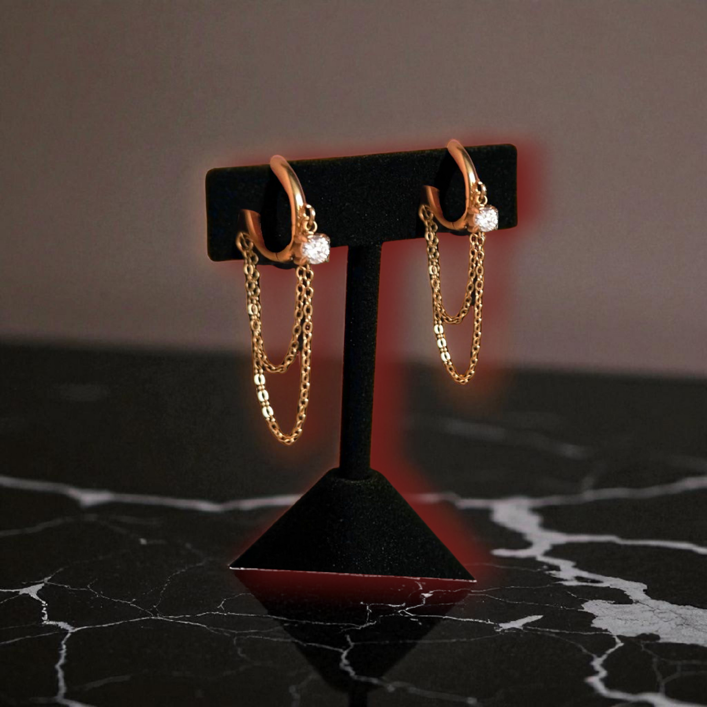 Boucles d’oreilles dorées à chaînes pendantes – Élégance moderne