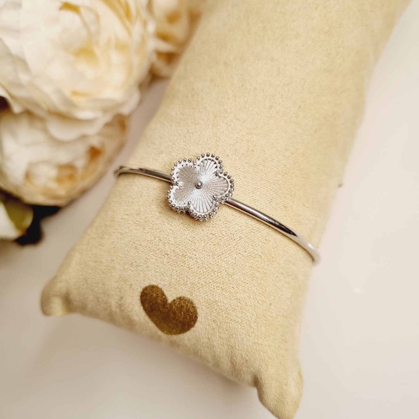 Bracelet jonc réglable argenté avec trèfle à 5 feuilles fleur 