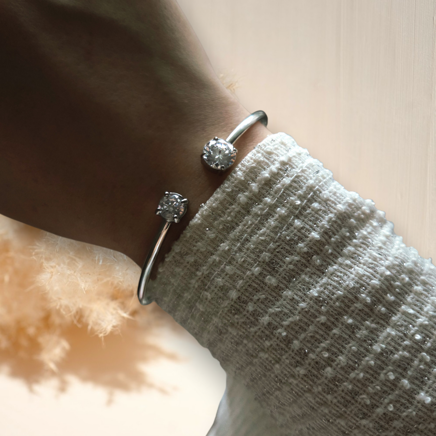 Bracelet rigide ouvert à double pierre ronde