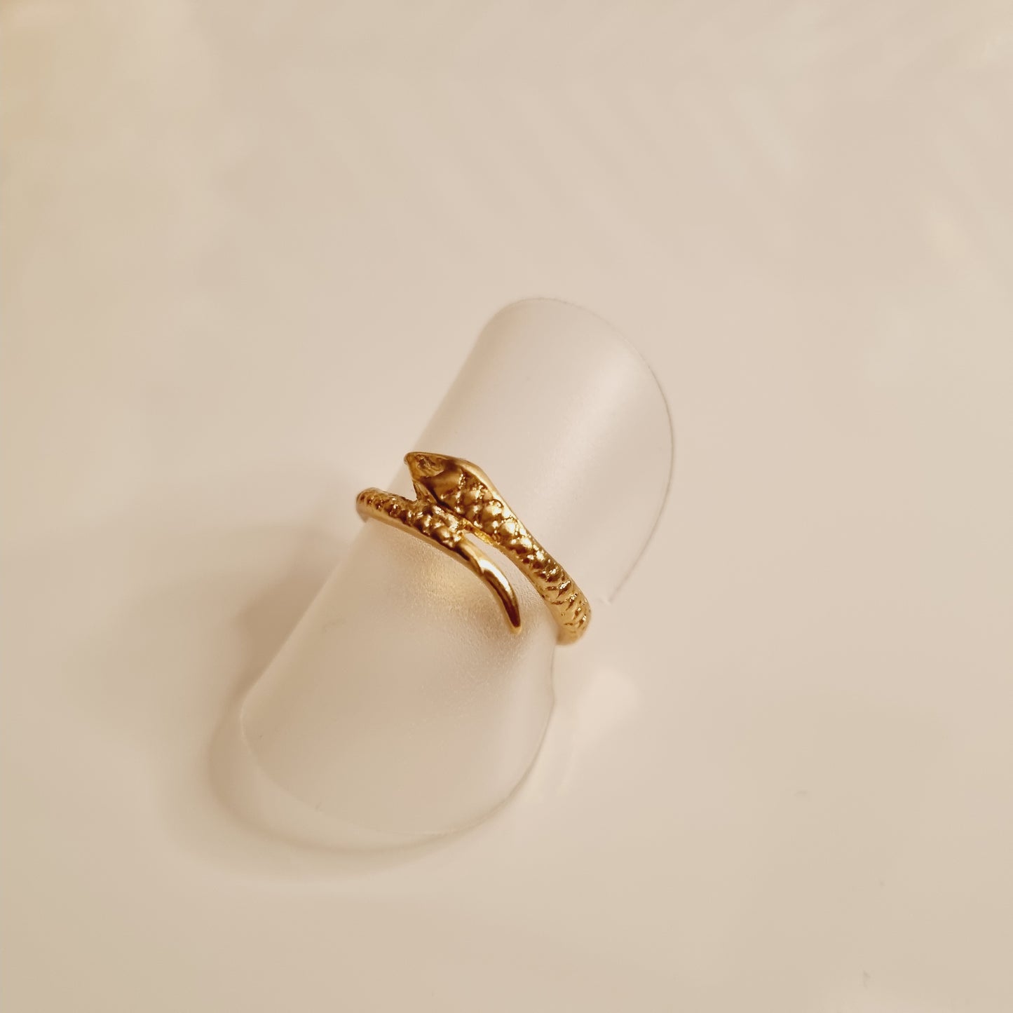 Bague dorée en laiton Motif serpent en spirale Taille : 17mm de diamètre