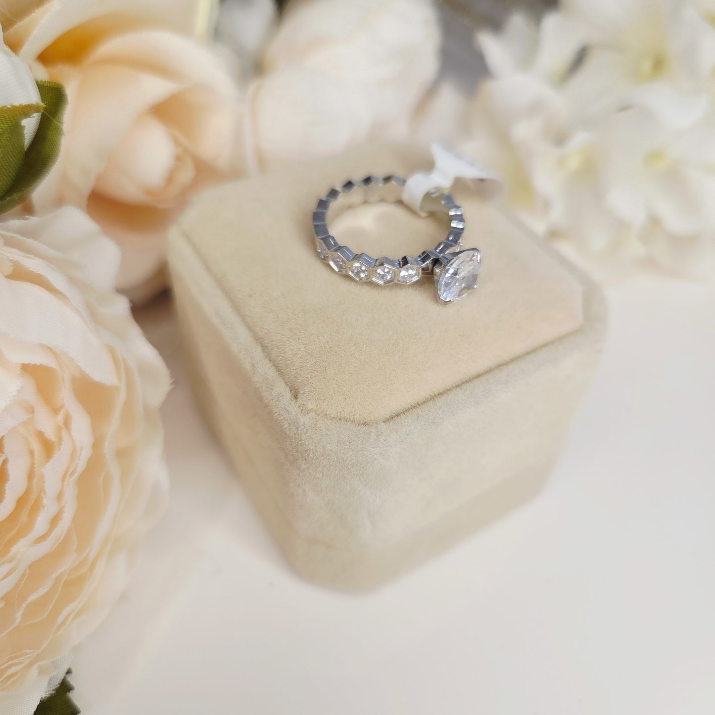 Bague ajustable en acier sertie de zircon – Coffret luxe Paribell