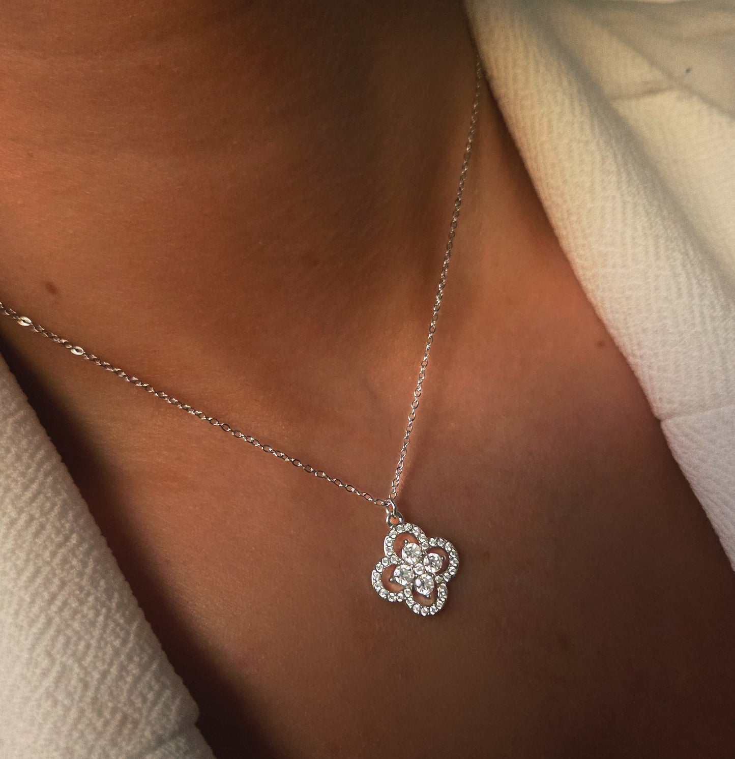Collier Fleur Argenté Acier Inoxydable Femme