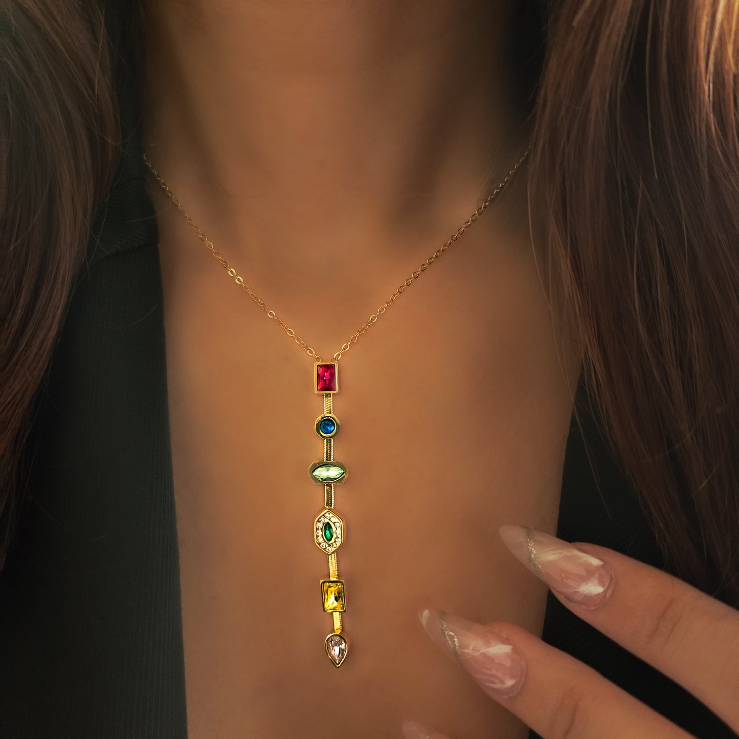 Collier doré ajustable 40+5 cm avec pendentif pierres multicolores – Paribell