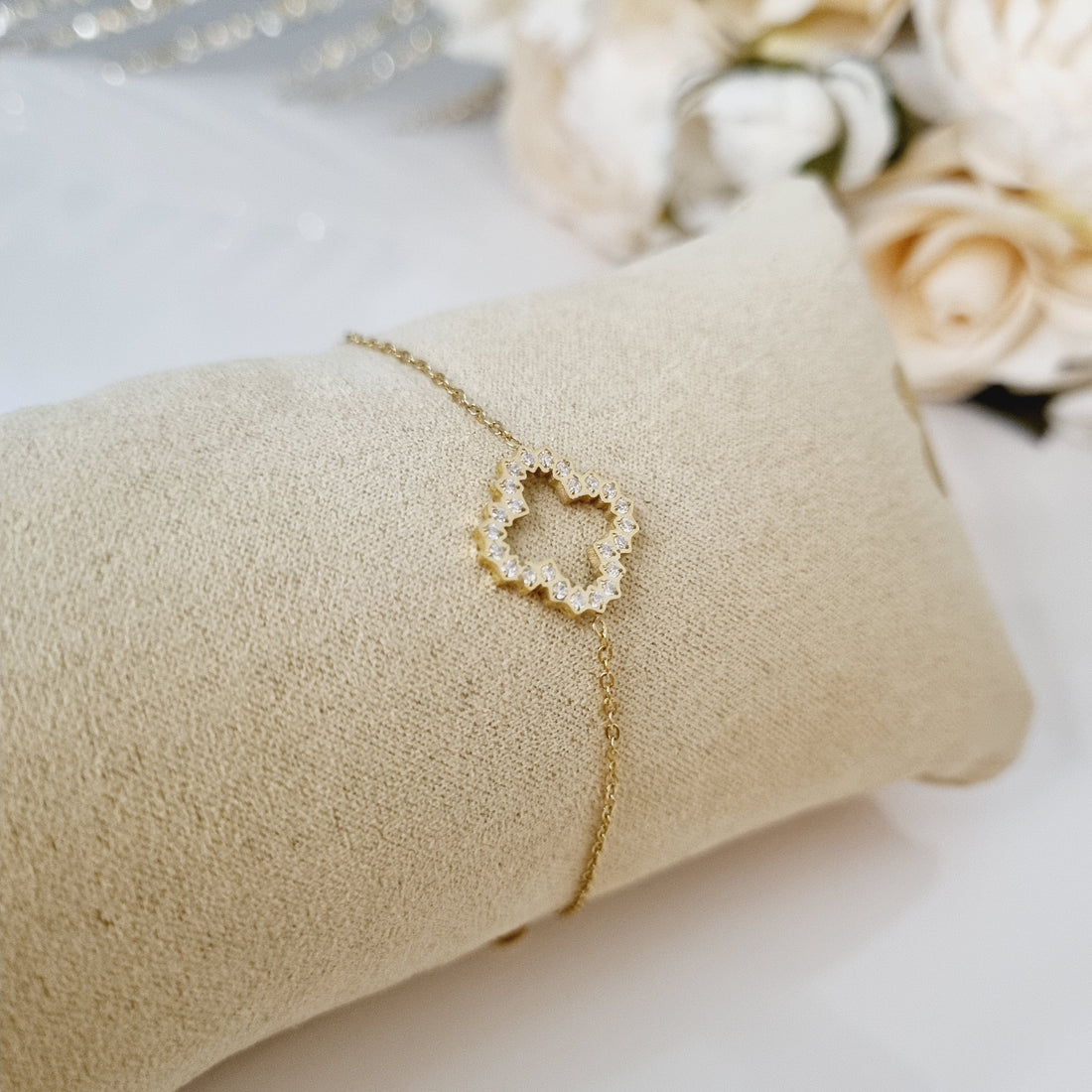 Bracelet trèfle à quatre feuilles serti en acier inoxydable, finition dorée