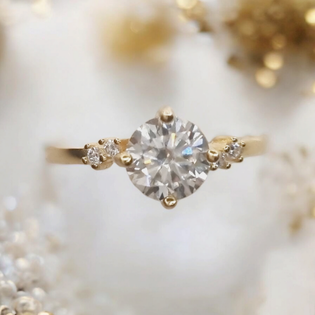 Bague Elia en argent sterling 925 avec moissanite ronde de 1 carat