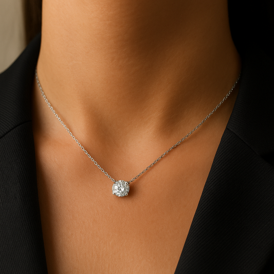 Collier argenté – pendentif zircon carré scintillant
