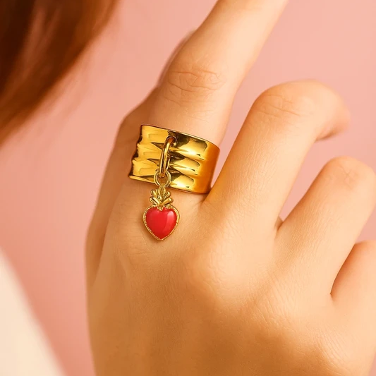 Bague dorée à breloque coeur