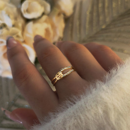 Bague dorée en acier inoxydable avec zircons étincelants