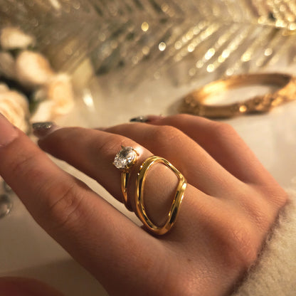 Bague dorée avec pierre lumineuse – autre vue