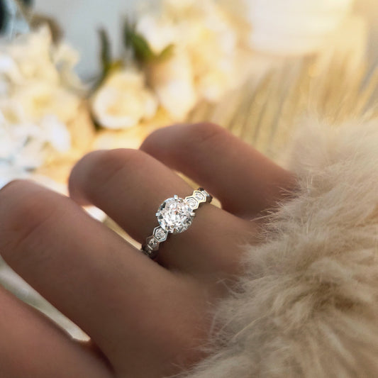 Bague en acier ajustable au doigt, élégante et lumineuse – Collection Paribell
