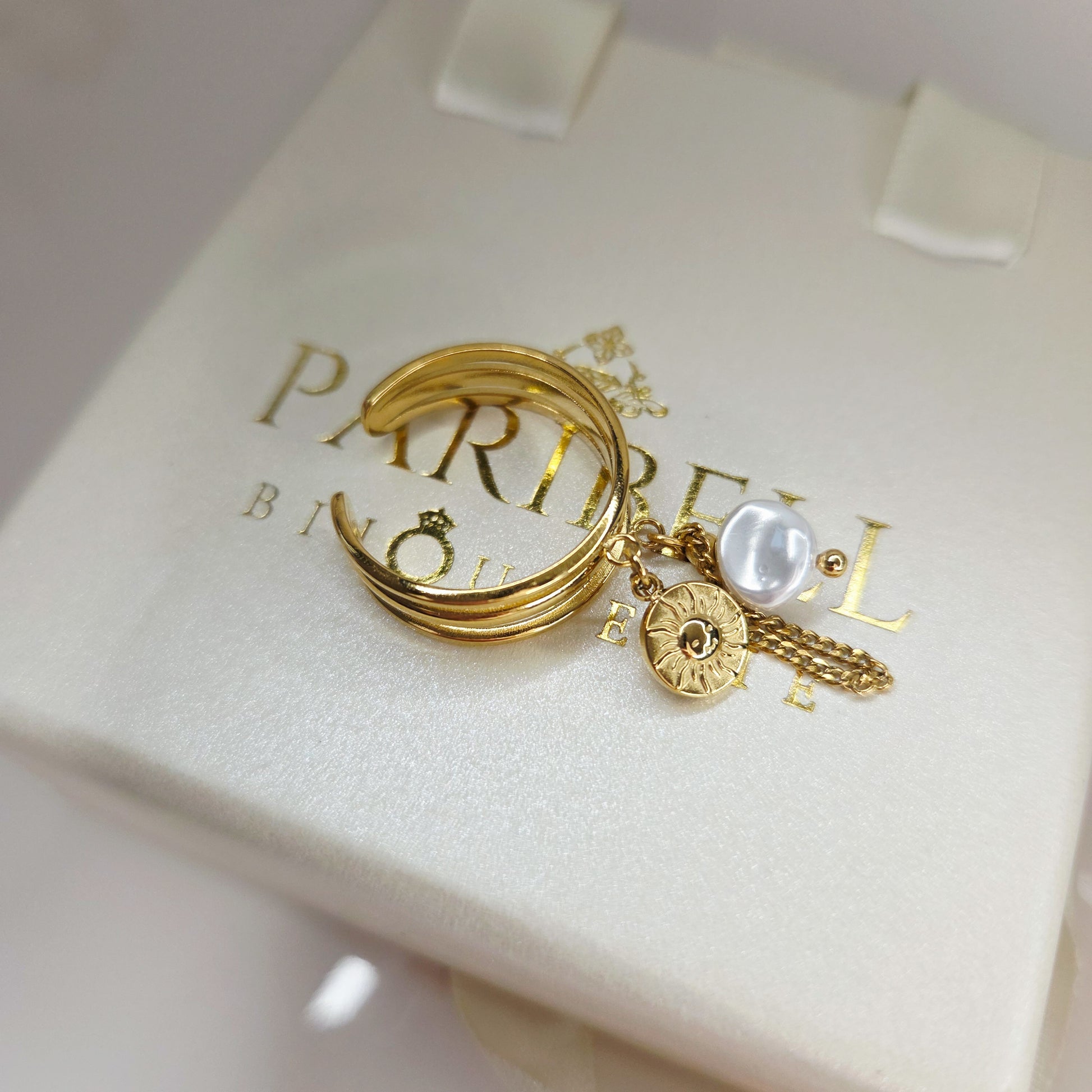 bague multi-anneaux avec pendentifs (soleil + perle + chaîne)