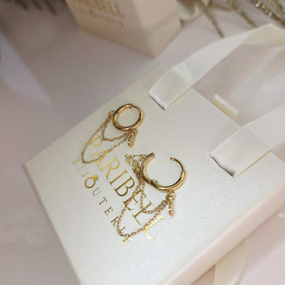 Paire de boucles d’oreilles anneaux avec chaînes pendantes et breloque goutte texturée