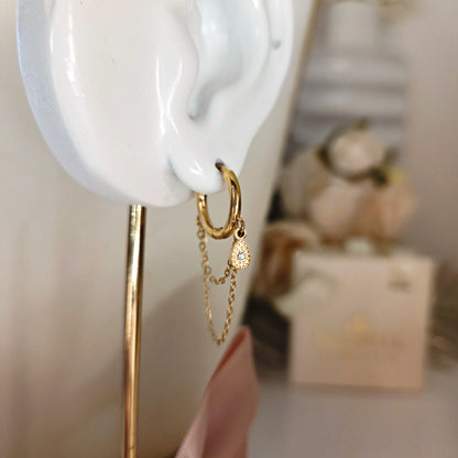 Paire de boucles d’oreilles anneaux avec chaînes pendantes et breloque goutte texturée