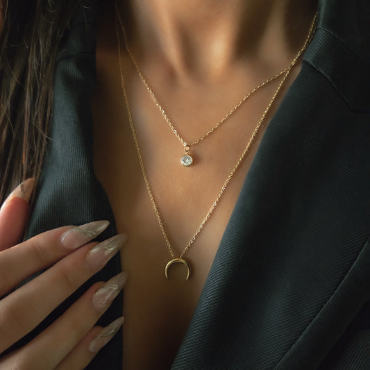 Collier doré chic double rang, pendentif rond et pendentif lune