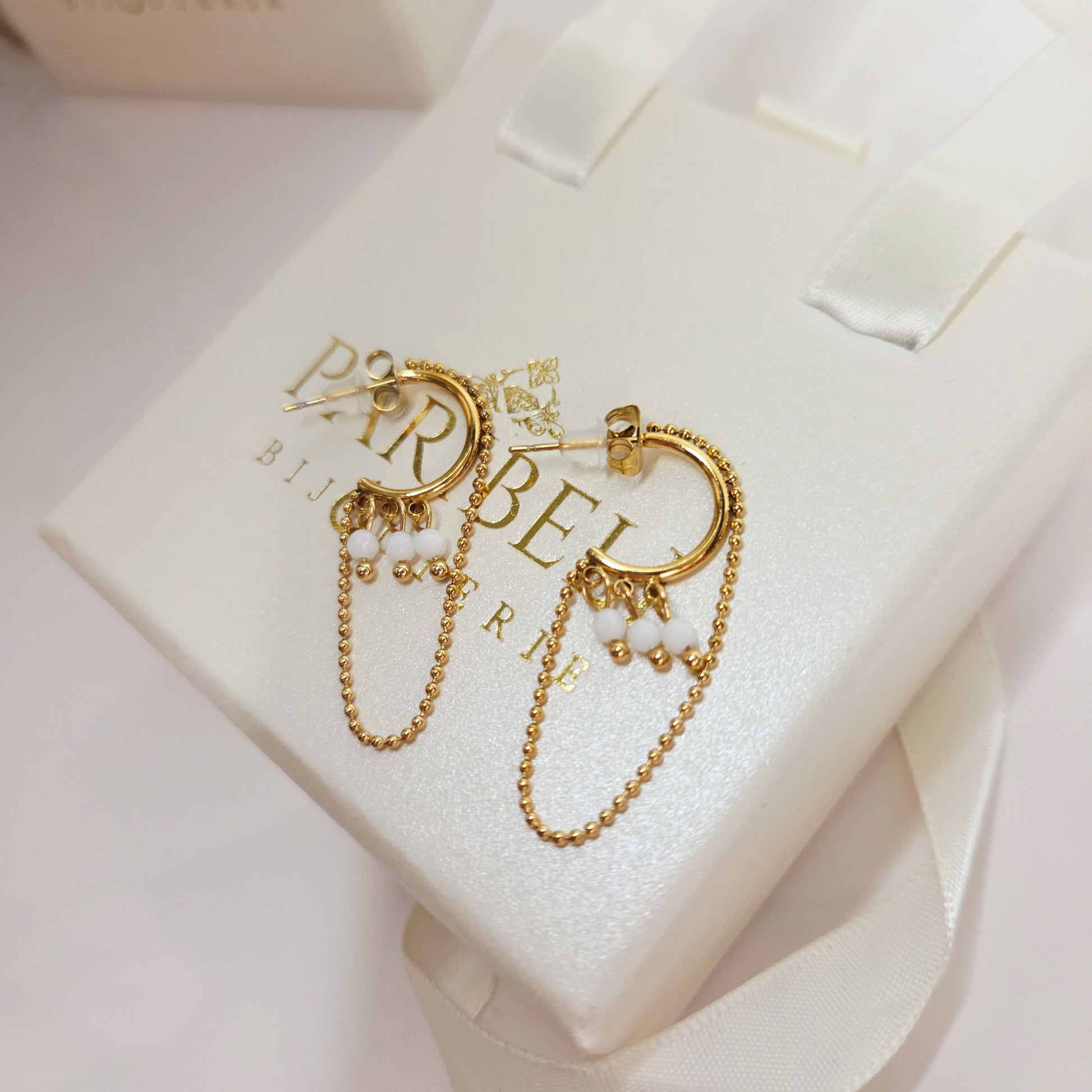 Boucles d’oreilles anneaux avec chaîne 