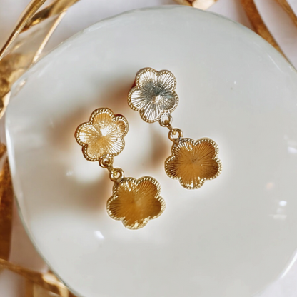 Boucles d’oreilles Estella dorées pendantes en forme de trèfle