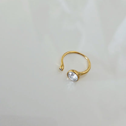 Bague dorée ouverte avec deux cristaux