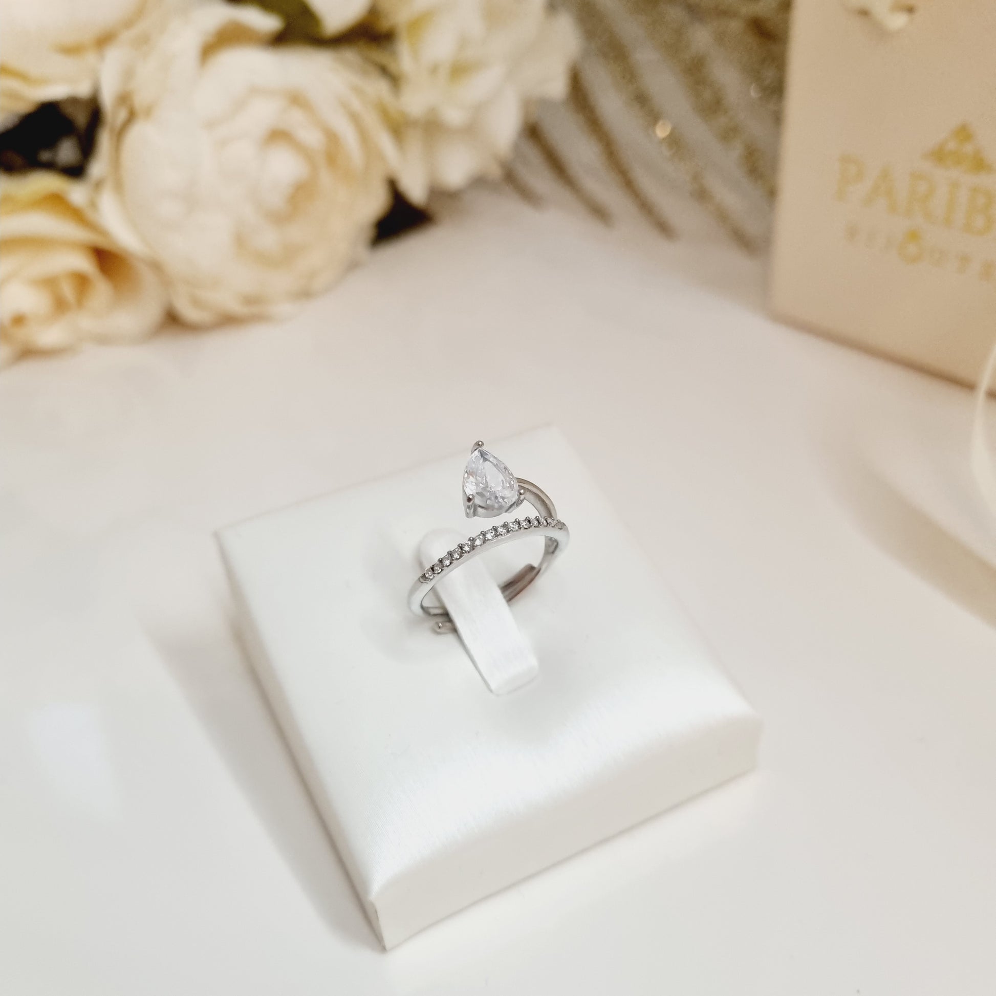 Élégante bague argentée Paribell en forme de larme