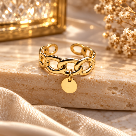 Bague femme à maillons avec médaille ronde dorée