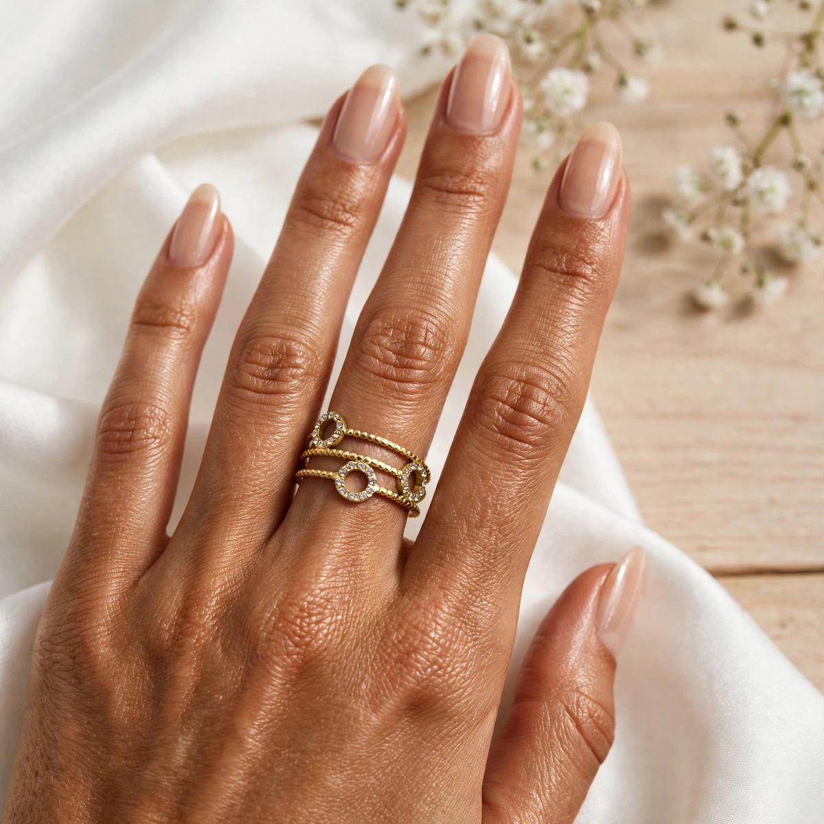 Bague multirang dorée avec cercles sertis de strass en acier inoxydable