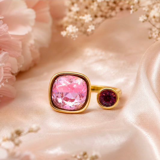 Bague ajustable dorée avec grande pierre rose et pierre fuchsia