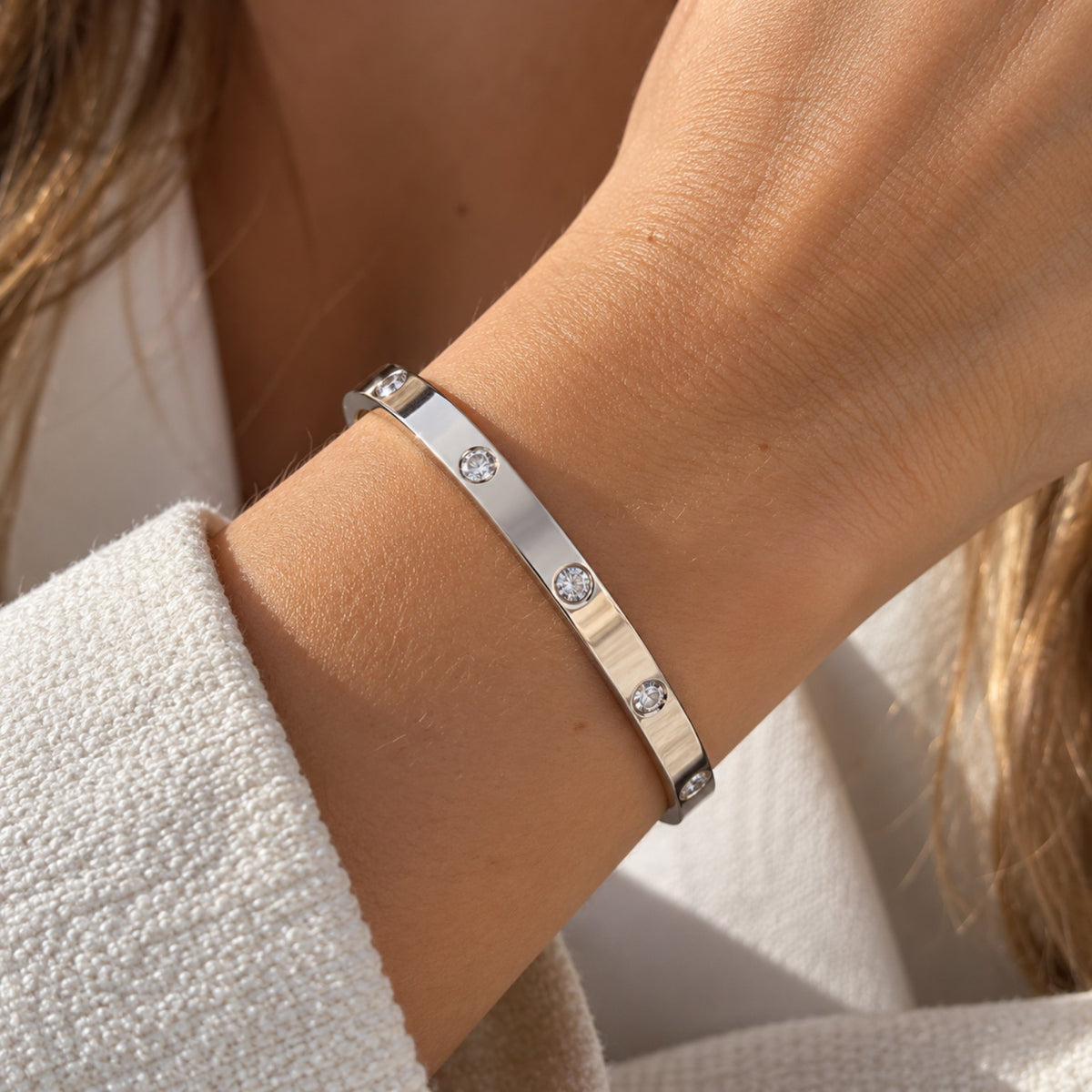 Bracelet jonc argenté avec strass