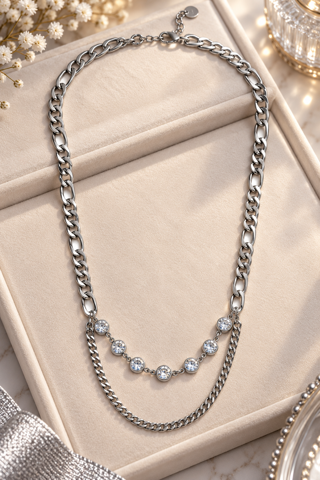 Collier double rang argenté avec chaînes et cristaux