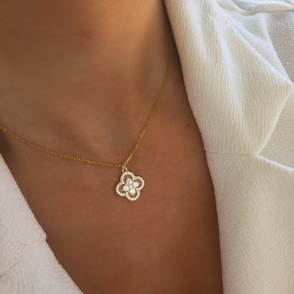 Collier doré pendentif fleur à strass
