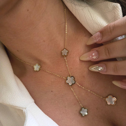 Collier à fleurs nacrées en acier inoxydable