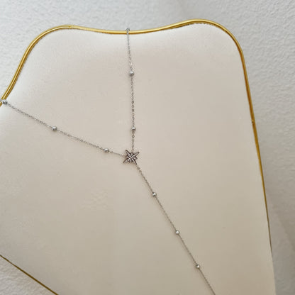 Collier sautoir argenté en acier inoxydable avec perles et étoile en strass