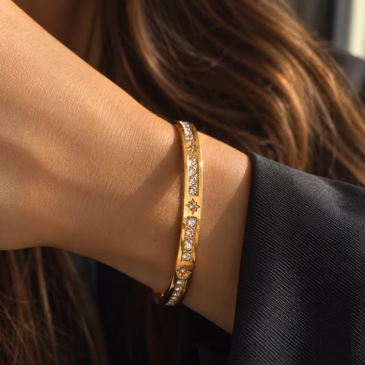 Bracelet jonc doré à étoiles et cristaux