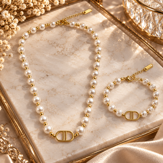 Parure femme collier et bracelet perles blanches avec détails dorés en acier inoxydable