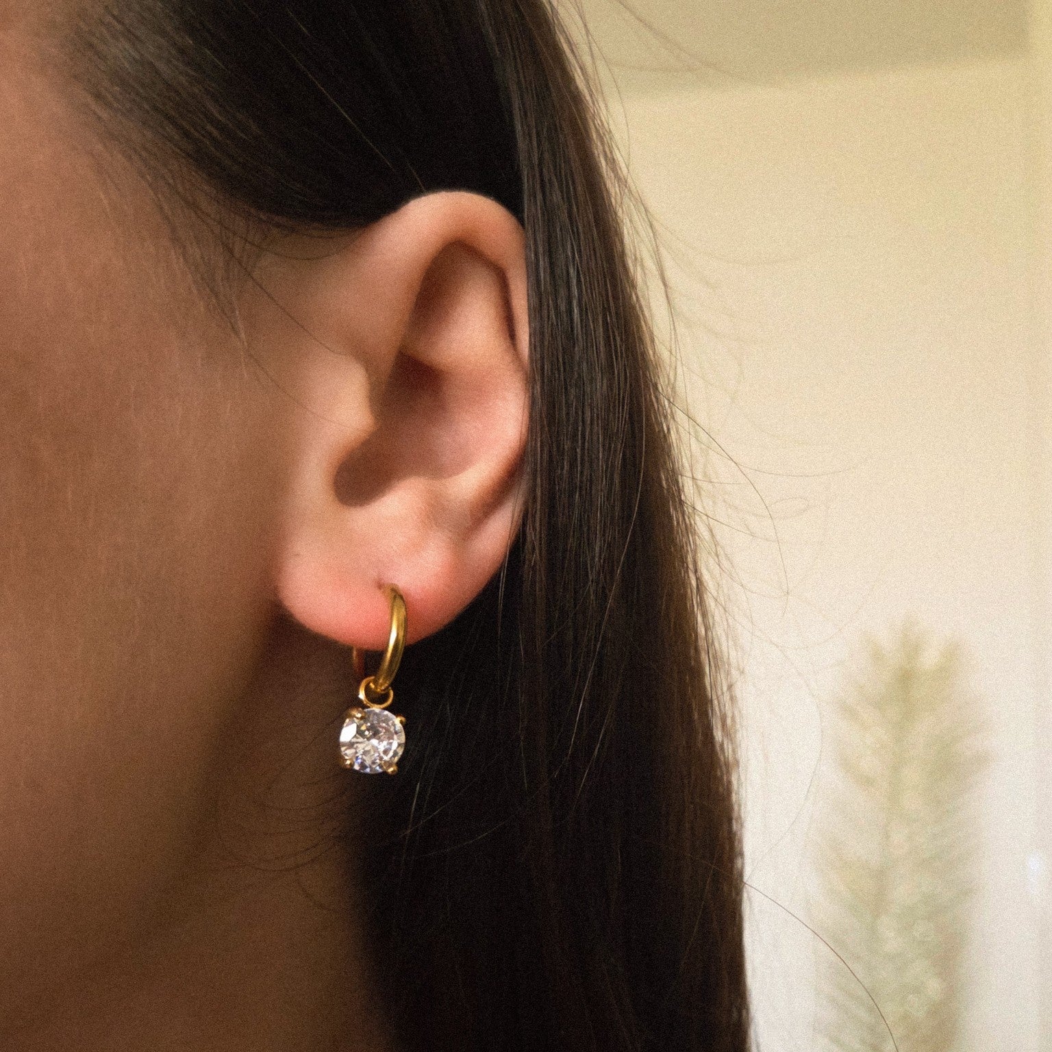 Boucles d’oreilles puces solitaire en cristal dorées
