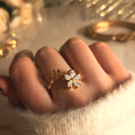 Bague Fleur Dorée – Éclat romantique