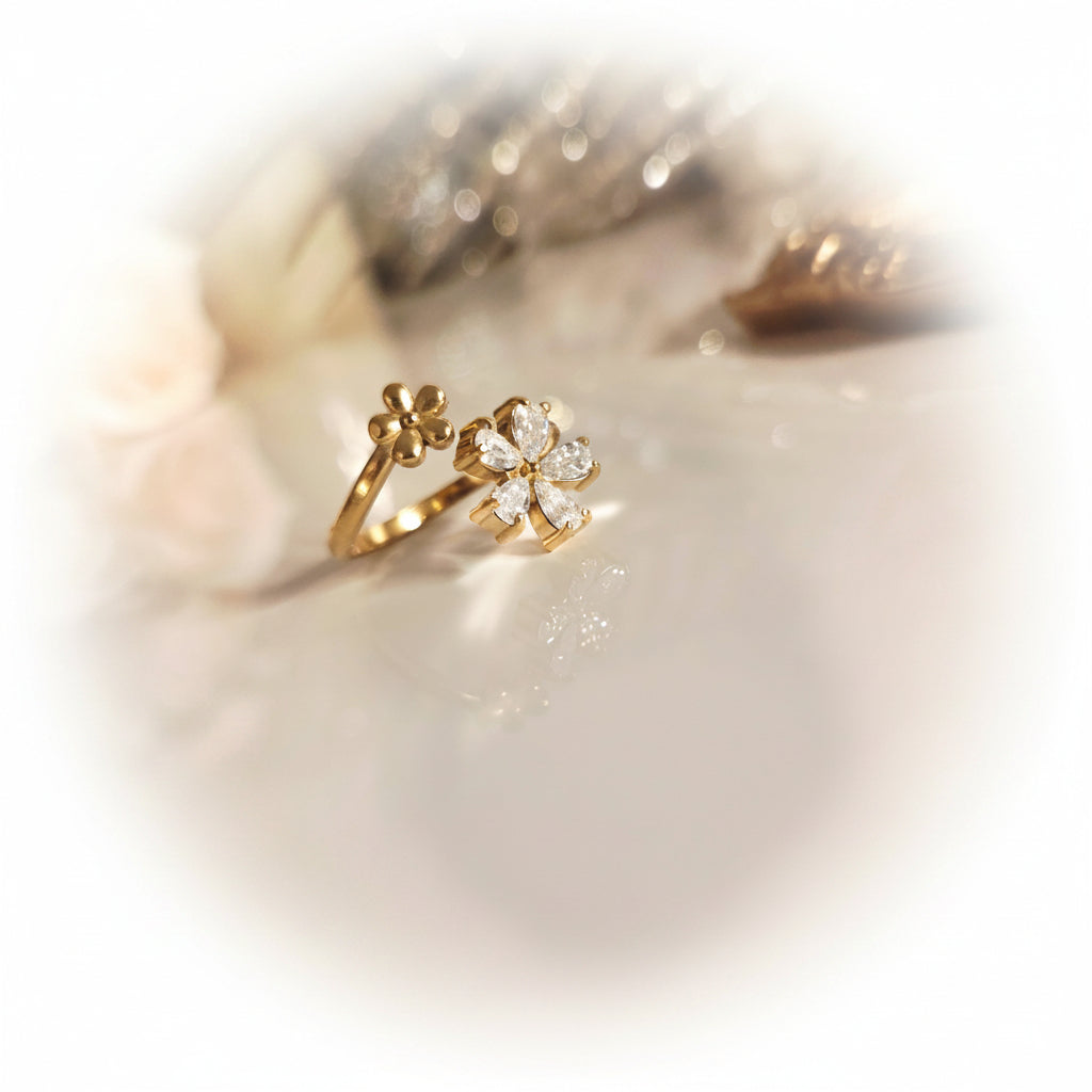 Bague fleur dorée – détail du bijou