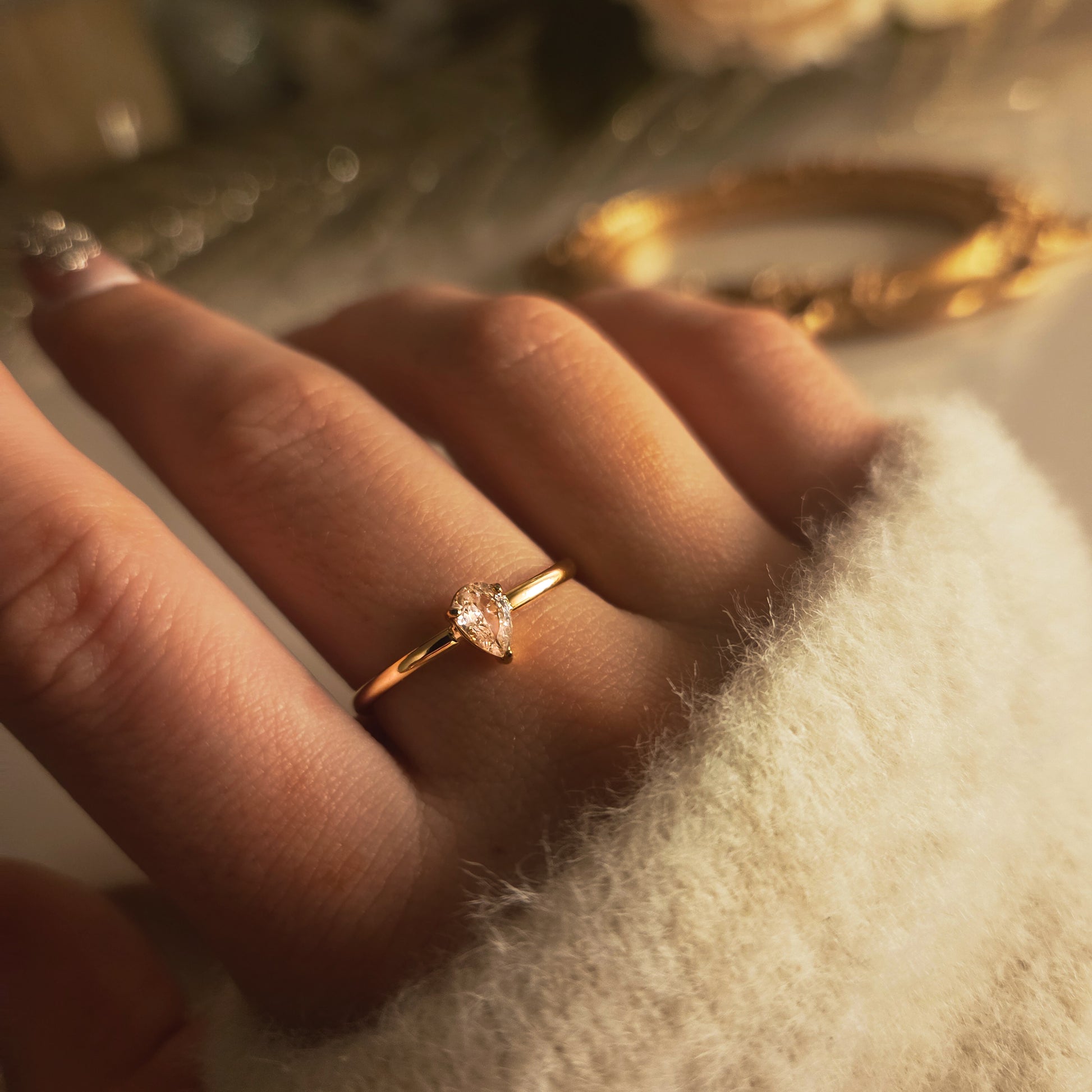 Bague fine goutte dorée – vue principale